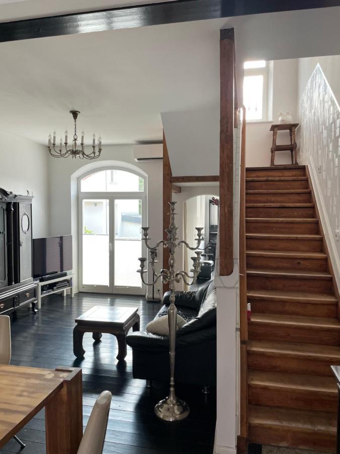 Apartamento Denkmalgeschuetztes Schmuckstueck Düsseldorf Exterior foto